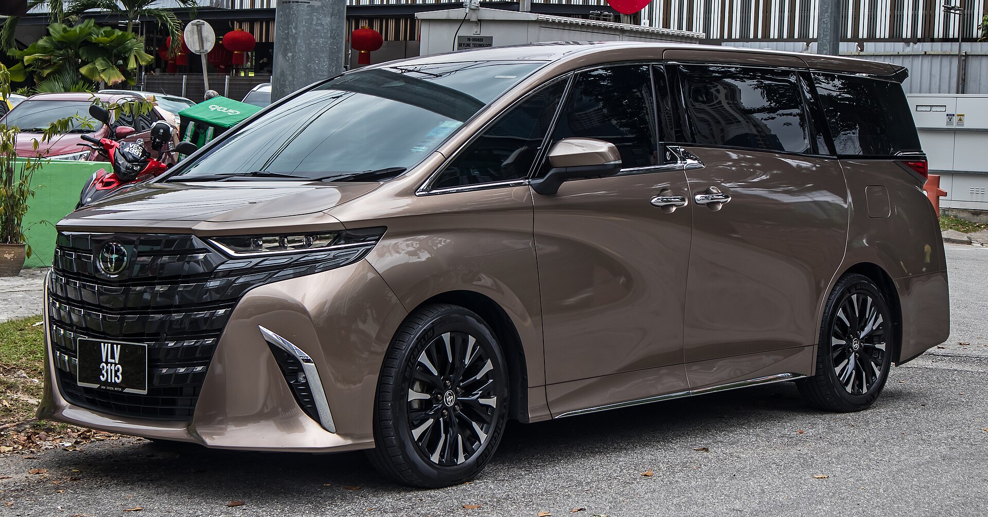Toyota Alphard 或 Vellfire 参考 MPV,用于舒适车型偏好说明